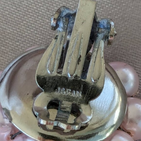 Japan soft pink cluster Earrings - Picture 4 of 5